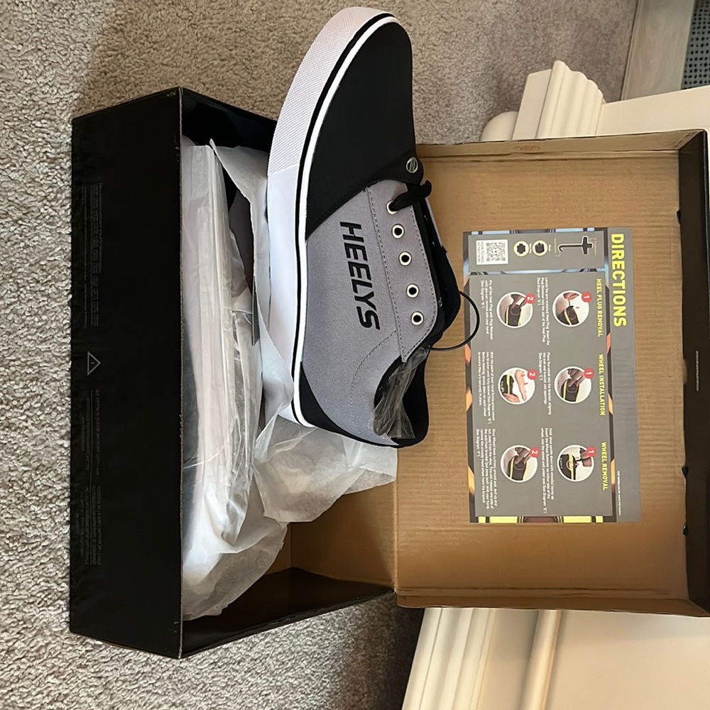 Mens size 12 Heelys